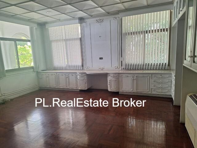 ให้เช่าบ้านเดี่ยว 2 ชั้น ประมาณ 1 ไร่ ซอยทองหล่อ 5 เหมาะทำเป็นสถานทูต บ้านพัก ร้านอาหาร หรือ Luxury สปา ใกล้ BTS ทองหล่อ มีสระว่ายน้ำส่วนตัว