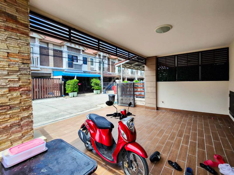 ทาวน์โฮม(หลังมุม) ลิฟวิ่ง พาร์ค พระราม 5