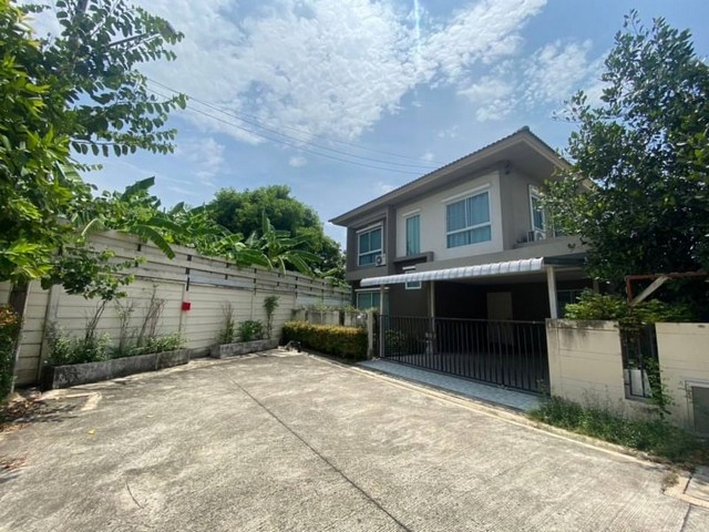   รายละเอียดเพิ่มเติม Code ID : BCN 1144  ราคาขาย 4,600,000  บาท- ขนาดพื้นที่ :  56.1 ตารางวา - จำนวนห้อง :  4 ห้องนอน 3 ห้องน้ำ - ที่จอดรถ :  1  คันพิกัดทรัพย์ :  https://maps.app.goo.gl/4R4SuRjR5msFGtHM7    สถานที่ใกล้เคียง- ใกล้ตลาดหนองมน , ห้างแหลมทอง- ใกล้เซ็ลทรัลพลาซ่า ชลบุรี , มหาวิทยาลัยบูรพา - ใกล้รพ.มหาวิทยาลัยบูรพา , รพ.เอกชล 2- ใกล้วิทยาลัยเทคโนโลยีชลบุรี , หาดบางแสน สอบถามเพิ่มเติม/นัดชมโทร. 097-419-5982(พลอย)โทร. 096-932-4624(ออมสิน)L