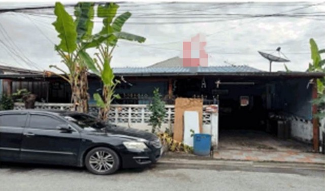 รายละเอียดเพิ่มเติมCode ID : PG-BKK-LB-A-660024ราคาขาย       2,500,000 บาท- ขนาดพื้นที่ :     50 ตร.ว- พื้นที่ใช้สอย :   165.50 ตร.ม- จำนวนห้อง : - ห้องนอน - ห้องน้ำ - ที่จอดรถ :   1 คัน- บ้านเดี่ยว  :     2 ชั้น- บ้านเดี่ยวหันไปทางทิศ : -พิกัดทรัพย์ :     https://maps.app.goo.gl/k1wL5sjt4RTddpK18สถานที่ใกล้เคียง- ใกล้ตลาด​โกสุม​- ใกล้โลตัส แจ้งวัฒนะ- ใกล้แม็คโคร แจ้งวัฒนะ- ใกล้โลตัส หลักสี่สอบถามเพิ่มเติม/นัดชมโทร. 097-419-5982(พลอย)โทร. 096-932-4624(ออมสิน)Line : @panaya (�