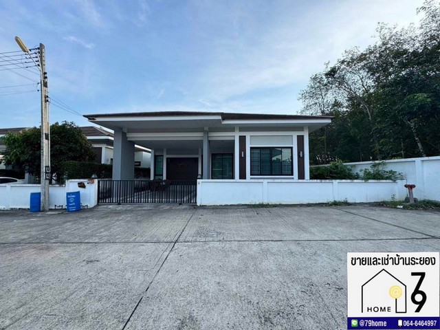  ให้เช่าบ้านเดี่ยวใกล้บิ๊กซี ระยอง บ้านเปล่าไม่มีเฟอร์นิเจอร์  ราคาเช่า 10,000/เดือน *ล่วงหน้า 2 เดือน 66 ตร.ว. 3 ห้องนอน2 ห้องน้ำ1 ห้องโถง1 ห้องครัว1 ที่จอดรถ เครื่องใช้ไฟฟ้า-แอร์ 1 ตัว ห้องนอน สถานที่ใกล้เคียงแยกชากบกใกล้ สนง.ที่ดินบ้านค่ายใกล้ รร.นานาชาติ SISB ใกล้เทศบาลน้ำคอกวัดบ้านแลง วัดบ้านค่าย รหัสทรัพย์ 7967102สนใจ / สอบถาม / นัดดูบ้าน ติดต่อมาเลยคร้าAdd line id : @79home หรือกดเพิ่