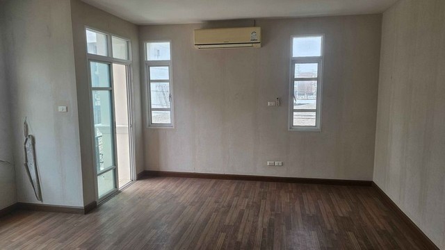 ให้เช่าทาวโฮม  ซอยแจ้งวัฒนะ14 ใกล้MRT สีชมพู   หลังมุม3 ชั้น ม.พาราไดซ์พาร์ค