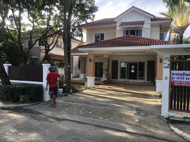 ร่ำรวยมั่งดีเลือกหาซื้อทรัพย์ดีที่ทีมงานขอเสนอ  ขาย บ้านสวยสไตล์โมเดิร์น มบ.มณีรินทร์ สาธารณูปโภคครบครัน 97 วา 3นอน3น้ำพร็อพเพอร์ตี้เพอร์เฟค บ้านเดี่ยวสองชั้น 3นอน 3น้ำ  มณีรินทร์ 2ชั้น   97 วา ต.บางคูวัด อ.เมือง ปทุมธานี 0968821857