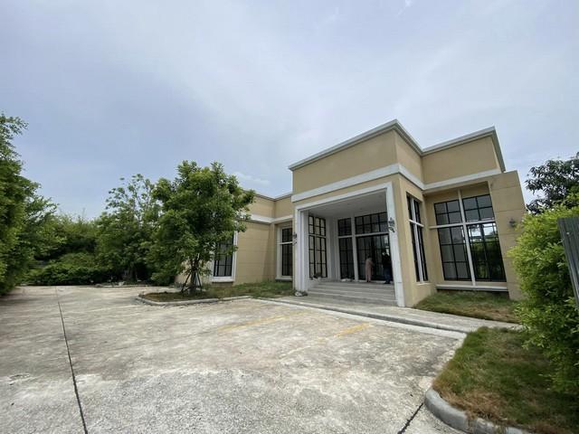 ให้เช่าที่ดิน พร้อมอาคาร 1 ชั้น เนื้อที่ 351 ตารางวา ซอยแบริ่ง ใกล้รถไฟฟ้าสถานีแบริ่ง เหมาะทำสำนักงาน ร้านอาหาร คาเฟ่ หรือธุรกิจอื่นๆราคาเช่า 90,000 บาท / เดือนที่ตั้ง ถนนสุขุมวิท ซอยแบริ่ง 5 แขวงบางนา เขตพระโขนง กรุงเทพมหานครติดต่อ : คุณภัสพงณ์ 063-409-8164Line : deedaa23เนื้อที่ 351 ตารางวา พื้นที่ใช้สอย 250 ตารางเมตร กว้าง 32 ลึก 42 เมตร จำนวน 1 ชั้นการเดินทางสะดวก- รถไฟฟ้า สถานีแบริ่งราค�