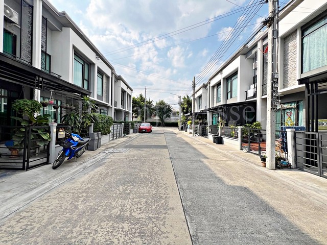ทาวน์เฮ้าส์ 2 ชั้น หมู่บ้าน พลีโน่ บางใหญ่ (Pleno Bangyai) นนทบุรี หลังมุม ราคาถูก