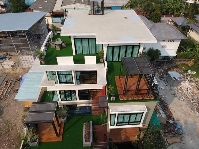 ขายบ้านเดี่ยว 3 ชั้น 1 ชั้นใต้ดิน Style Modern  และดาดฟ้า  ซอยโชคชัยสี่ 54