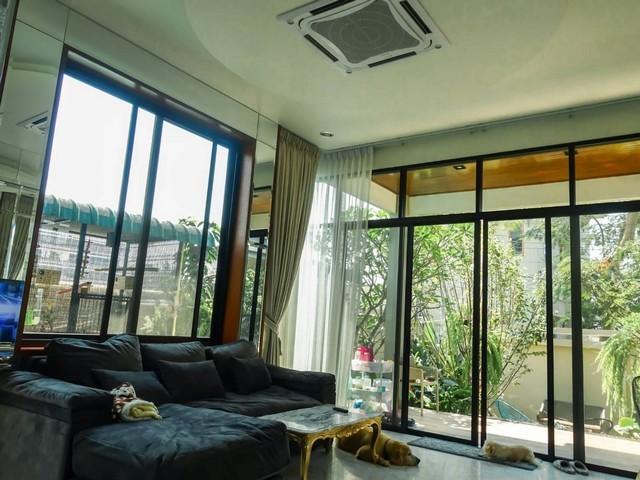 ขายบ้านเดี่ยว 3 ชั้น 1 ชั้นใต้ดิน Style Modern  และดาดฟ้า  ซอยโชคชัยสี่ 54