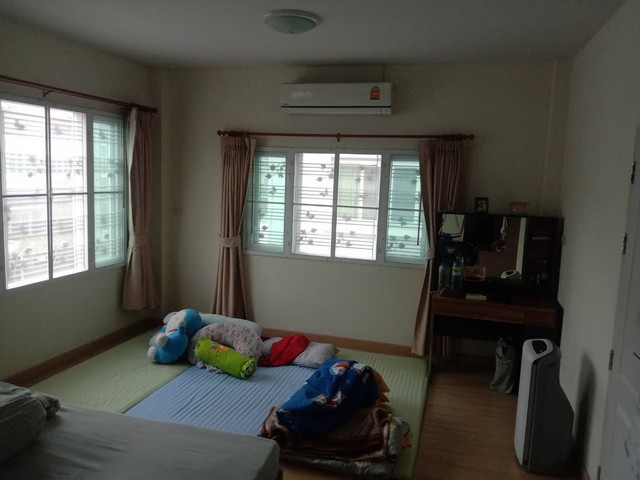 ขายด่วนบ้าน ชลิตา ต.คลองสาม อ.คลองหลวง จ.ปทุมธานี  ฟรีแถมแอร์ให้สามตัว