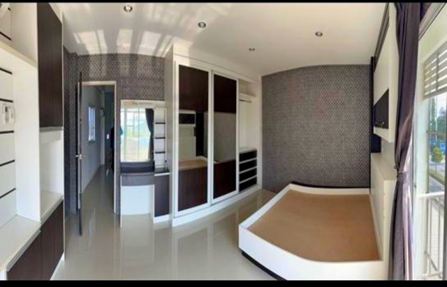 ตลาดศรีนคร ให้เช่าอาคารพาณิชย์ 4 ชั้น มีว่าง 2 หลังติดกัน ห้องริม 20ตรว. 150ตรม. ทำเลดี แหล่งค้าขาย 5นอน 4น้ำ 2จอดรถ เซ็นทรัล นครสวรรค์