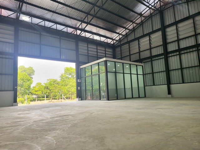 โกดังใหม่ให้เช่าซอยกระทุ่มล้ม 9  ถ.พุทธมลฑลสาย4 ขนาดพื้นที่ 300 ตรม. 340 ตรม.