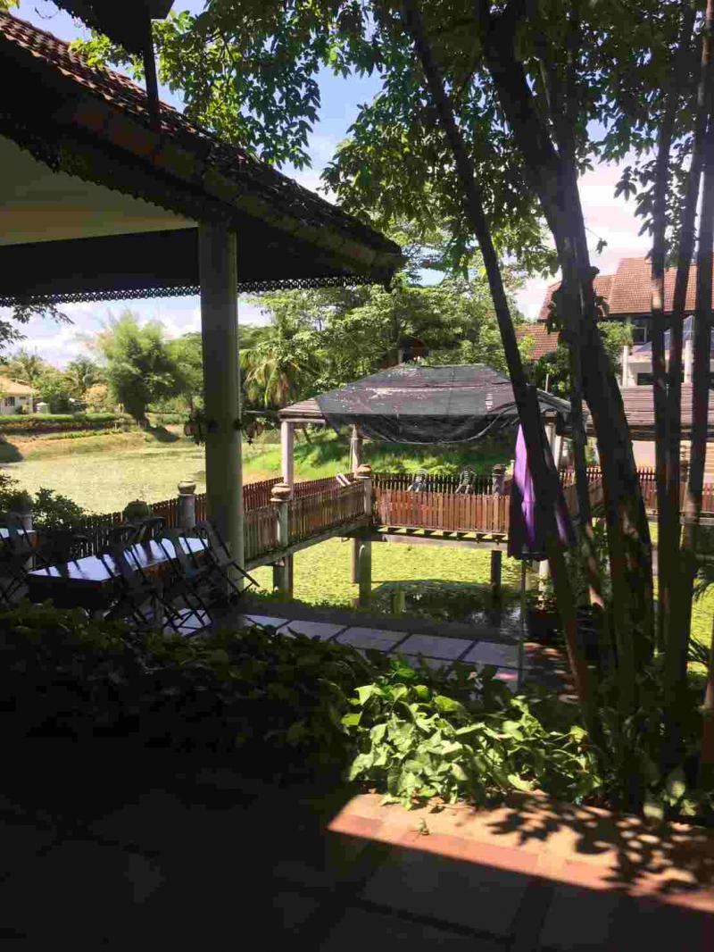 ขายที่ดินจัดสรร พร้อมสิ่งปลูกสร้าง สันกำแพง จ. เชียงใหม่พิกัด : https://maps.app.goo.gl/EYeg47Jf9Rqtfjwq8ขนาดเนื้อที่ : 289 ตรว. รายละเอียดขายที่ดินจัดสรร สวนอาหารบัว ในหมู่บ้านเชียงใหม่คันทรีการ์เด้น เหมาะทำปลูกบ้าน ตามสไตล์คนอยู่เข้าซอยประมาณ 300เมตร ถึงสวนอาหาร  อยู่ใกล้กับการไฟฟ้าส่วนภูมิภาค และ การประปาส่วนภูมิภาคสถานที่ใกล้เคียง- อนามัย ป่ารอบเหนือ- โรงพยาบาลสันกำแพง- บิ๊กซี ซู