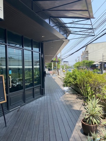 BS1332ให้เช่าอาคาร 3 ชั้น พื้นที่ใช้สอย 1,300 ตรม.ย่านลาดพร้าว ใกล้ร.ร.สตรีวิทยา 2 เหมาะทำโชว์รูม ออฟฟิศ