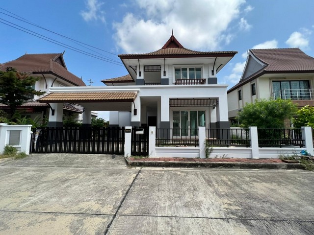 รายละเอียดเพิ่มเติมCode ID : AI 0403 ขาย  5,415,000    บาท- ขนาดพื้นที่ : 60 ตร.ว.- พื้นที่ใช้สอย : 220 ตร.ม. - จำนวนห้อง : 3 ห้องนอน 3 ห้องน้ำ  - ที่จอดรถ :  2   พิกัดทรัพย์ :   https://maps.app.goo.gl/BJBHLQNYQ2hxUeqS8สถานที่ใกล้เคียง-Big C บางพลี ,Makro บางพลี-ตลาดสุธาวี ,ไทวัสดุ บางนา -Mega, IKEA Bangna -Chic Repubilc ,บุญถาวร สอบถามเพิ่มเติม/นัดชมโทร. 097-419-5982(พลอย)โทร. 096-932-4624(ออมสิน)Line : @panaya (มี@ด้านหน้า)ปรึกษาสินเชื่อฟรี One Stop Service ดูแลตั้งแต่ต้นจนจบบริษัท ปณยาคิดดี 