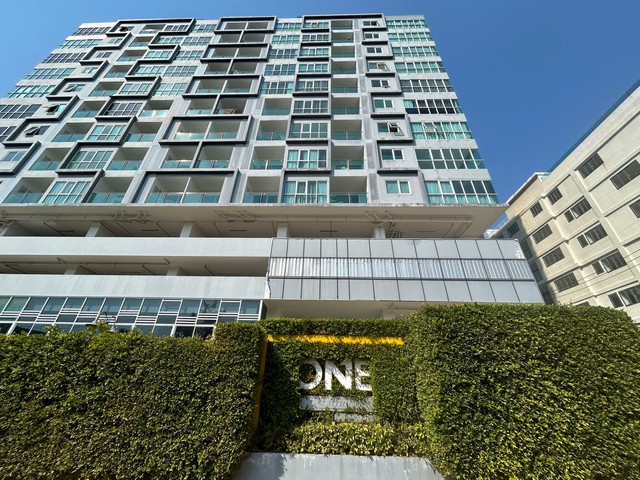 รายละเอียดเพิ่มเติมCode ID : BD 18776ขาย   4,155,300   บาท- ขนาดพื้นที่ : 51.3 ตารางเมตร- จำนวนห้อง : 1 ห้องนอน 1 ห้องน้ำ- ชั้น :  16   - อาคาร : 1พิกัดทรัพย์ :   https://maps.app.goo.gl/ofSpxkuWFL3rTW9b9สถานที่ใกล้เคียง-สโมสรเรือใบราชวรุณ-เซ็นทรัลเฟสติวัล พัทยา บีช -โรงพยาบาลพัทยาเมโมเรียล -สนามไดรฟ์กอล์ฟพัทยา สอบถามเพิ่มเติม/นัดชมโทร. 097-419-5982(พลอย)โทร. 096-932-4624(ออมสิน)Line : @panaya (มี@ด้านหน้า)ปรึกษาสินเชื่อฟรี One Stop Service ดูแลตั้งแต่ต้นจนจ�