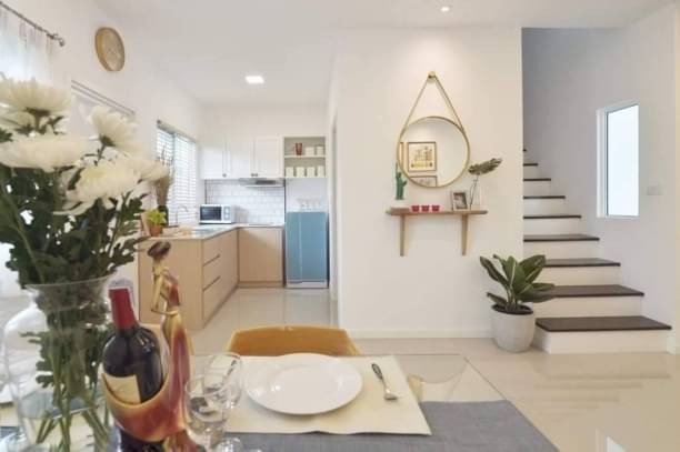 ขายพร้อมผู้เช่า 3.3 ล้าน ทาวน์โฮม 2 ชั้น พฤกษาวิลล์ 75 แม่เหียะ (มี 2 หลังติดกัน) เหมาะสำหรับซื้อเพื่อลงทุน ทำเลดี ไม่เคยว่างจากผู้เช่า