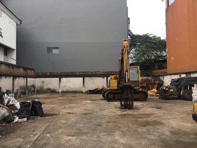 LS264ให้เช่าที่ดินเปล่า เนื้อที่ 100 ตรว.ซอยวิภาวดี 64 ใกล้ถนนวิภาวดี เดินทางสะดวกค่าเช่า 40,000 บาทต่อเดือน ประกัน 2 เดือน ล่วงหน้า 1 เดือนติดต่อ : คุณพร 0938091444 (เบอร์นี้แอดไลน์ได้คะ),โทร 0939833259ID Line : henghengpaulaรหัสประกาศ LS264LS264ให้เช่าที่ดินเปล่า เนื้อที่ 100 ตรว.ซอยวิภาวดี 64 ใกล้ถนนวิภาวดี เดินทางสะดวกถมสูงจากถนน พื้นคอนกรีต มีรั้วคอนกรีต รถใหญ่เข้า ออกได้ประตูเหล็กแข็งแรง มีห้องรปภ.พร