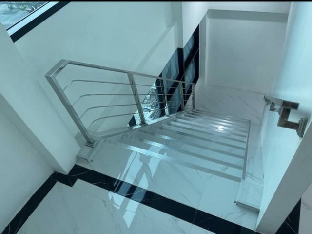 ขายอาคารพาณิชย์ใหม่สูง 6ชั้น ริมถนนลาดพร้าว87 พร้อมลิฟต์ ประตูบานออโต้ เป็นอาคารใหม่ เดินทางสะดวกได้หลายทาง