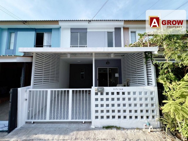 ม.พฤกษา 77/1  พระสมุทรเจดีย์ รีโนเวทใหม่พร้อมอยู่ ที่ตั้ง : ถ.สุขสวัสดิ์ ต.แหลมฟ้าผ่า อ.พระสมุทรเจดีย์ จ.สมุทรปราการรหัสทรัพย์ : AGT00442จากราคา 1,790,000 บาท ฟรี!!โอนรายละเอียด :- ทาวน์เฮ้าส์ 2 ชั้น หันหน้าไปทิศใต้- เนื้อที่ 16 ตร.ว.- 3 ห้องนอน- 2 ห้องน้ำ- 1 ที่จอดรถสิ่งอำนวยความสะดวก :- สวนสาธารณะ- มีการรักษาความปลอดภัย (รปภ.)- CCTV, Access Card และเจ้าหน้าที่รักษาความปลอดภัยตลอด 24 ชั่วโมงเดินทางสะ