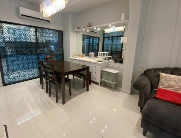 PB4074 ให้เช่าทาวน์โฮม 3ชั้น ซอยเสรีไทย52 โครงการ บ้านกลางเมือง ลาดพร้าว-เสรีไทย พร้อมเฟอร์นิเจอร์ สามารถเลี้0ยงสัตว์เลี้ยงได้