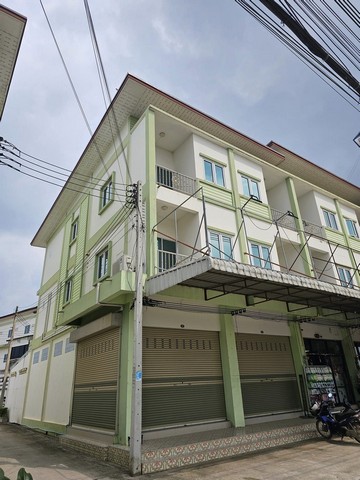 ขายบ้านเหมาะกับการอยู่อาศัย เปิดสำนักงาน ออฟฟิศ ค้าขาย ตำบลบ้านช้าง อำเภอพนัสนิคม ชลบุรีที่ตั้ง : ตำบลบ้านช้าง อำเภอพนัสนิคม ชลบุรี 20140https://maps.app.goo.gl/9ehRwgiwC7S6HzcU8ขนาดพื้นที่ :  39 ตารางวา รายละเอียดบ้านตึกคู่พนัสนิคม 2 ห้องติดกันห้องมุม ผนังเปิดพื้นที่รวม 2 ห้อง  39ตารางวา พื้นที่ใช้สอย 356  ตารางเมตร (รวมสามชั้น)ชั้น 4 ห้องนอน 3 ห้องน้ำชั้น1 กั้นด้านหน้าเป็นโซนร้านค้า/ออฟฟิต ??ด้