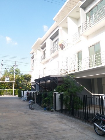 ขายทาวน์เฮ้าส์ หมู่บ้านแอทไนซ์ วัชรพล-เทพรักษ์ กรุงเทพมหานคร (PG-BKK-LB-A-650091)