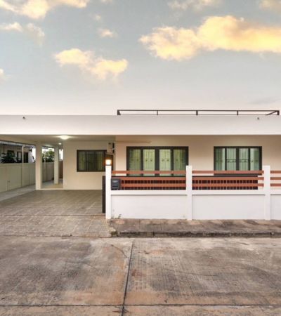 ติดต่อ เต้ย 086-659-5965 Line ID: Creatoeyค่าเช่า 35,000 บาท (สัญญา 1ปี)ปล่อยเช่า บ้านเดี่ยวชั้นเดียว หมู่บ้าน ชญยลวิว (อนุญาตให้ทำ Air bnb ได้)โซนสุเทพ ใกล้นิมมาน ใกล้มหาวิทยาลัยเชียงใหม่ ใกล้โรงพยาบาลสวนดอก เดินทางสะดวก .3 ห้องนอน 3 ห้องน้ำ 1 ห้องรับแขก 1 ห้องครัวใหญ่ 2 จอดรถขนาดที่ดิน 64.1 ตรว. .จุดเด่นมี Rooftop มุมเห็นวิวดอยและวิวสนามและเครื่องบินอย่างใกล้ชิด.แถมเครื่องใช้ไฟฟ้า Smart TV 43 นิ้ว แอร์ 2 