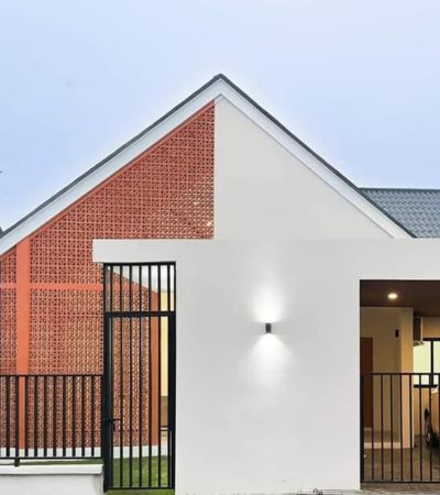 ติดต่อ เต้ย 086-659-5965 Line ID: Creatoeyกุลพันธ์วิลล์ 2 | รีโนเวทใหม่ พร้อมอยู่ใกล้สนามบิน cnx 10 นาที* บ้านเดี่ยว จัดสวนรอบบ้านราคา 3.98 ลบ.* ฟรีโอน . ที่ดิน 63 ตร.ว.พื้นที่ใช้สอย 180 ตร.ม.3 ห้องนอน 3 ห้องน้ำ2 ที่จอดรถ1 ห้องรับแขก1 ห้องครัว1 ห้องเก็บของใหญ่.เฟอร์นิเจอร์Furniture บิ้วอินโซฟา 220 cmชุดโต๊ะ+เก้าอี้รับประทานอาหาร แอร์ 1 ตัวฮูดดูดควันประตู Digital door lock .Location: กุลพันธ์วิลล์ 2 ต.แม่เหียะ อ.เมือง จ.เชียงใหม่