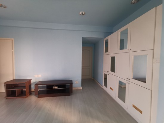 sss223 ขาย ศุภวรรณริเวอร์เพลสคอนโด ลาดกระบัง54 ชั้น 4 ห้องมุมขาย ศุภวรรณริเวอร์เพลสคอนโด ลาดกระบัง54 ชั้น 4 ห้องมุม เฟอรครบทำเลที่ตั้ง: ซอยลาดกระบัง 54 (ใกล้สนามบินสุวรรณภูมิ) ตำบลบางเสาธง อำเภอ บางพลี สมุทรปราการรายละเอียด :- ห้องขนาด 49 ตรม.- 1 ห้องนอน 1 ห้องพักผ่อน 1 ห้องน้ำ- ตึก E ชั้น 4-ห้องกว้างที่สุดในคอนโดย่านลาดกระบัง- บรรยากาศดี เงียบสงบ ร่มรื่นย์- เหมาะสำหรับผู้ที่ท