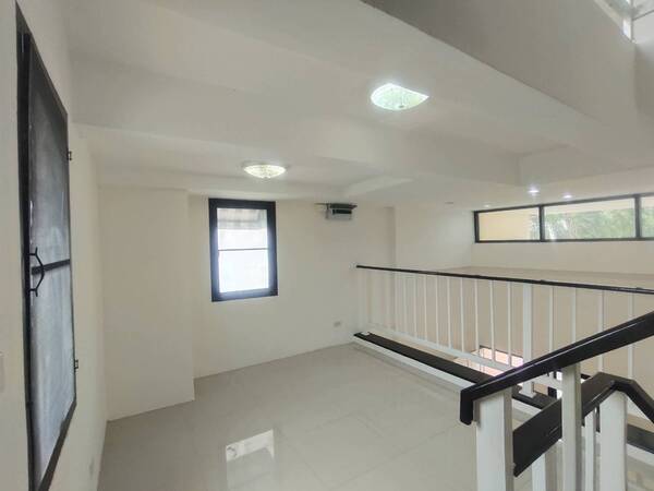 ขาย ทาวน์โฮม ที่พักอาศัย homeoffice รูปแบบอาคารทันสมัย 3.5 ชั้น 3 ห้องนอน 3 ห้องน้ำ ตกแต่งใหม่