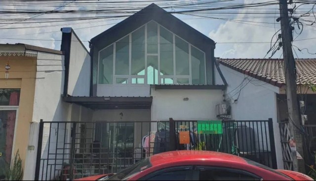 ขายบ้านราคาถูกในกรุงเทพ บนถนนลาดปลาเค้า 62 เขตบางเขน เนื้อที่ใช้สอยเยอะ เดินทางง่าย ใกล้สิ่งอำนวยความสะดวก เจ้าของขายเองเนื้อที่ 30 ตารางวา 1 ชั้น พื้นที่ใช้สอยขนาด 140 ตารางเมตร 3 ห้องนอน 1 ห้องน้ำ 1 ระเบียงพักผ่อน ที่จอดรถ 2 คันลดราคาพิเศษ จาก 2,950,000 เหลือ 2,750,000 บาทที่อยู่ สุขนทีวิลล่า 37/162 ซอย 62 ถนน ลาดปลาเค้า รามอินทรา อนุสาวรีย์ บางเขน กรุงเทพมหานคร 10220- หันหน้าไปทางทิศ 