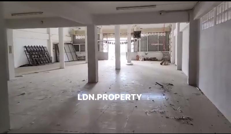 ให้เช่าอาคารพาณิชย์ 3.5 ชั้น 3 คูหาตีทะลุ มีลิฟท์ ติดถนนมาเจริญ บางบอน 5 ด้านหลังอาคารมีพื้นที่จอดรถ