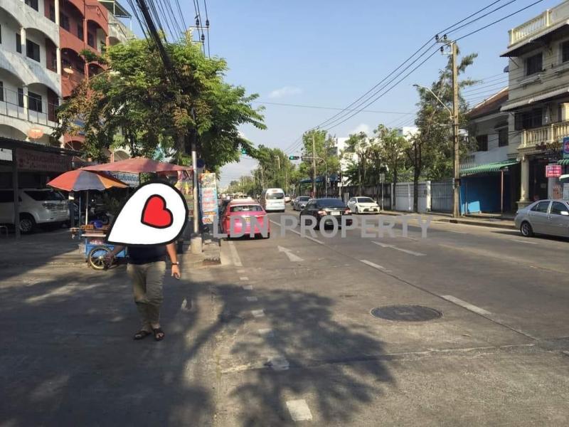 ขายอาคารพาณิชย์ 3 ชั้น 2 คูหา ทำเลดี เหมาะค้าขาย ติดถนนน มองเห็นเด่นชัด ติดกับ 7-ELEVEN ถนนเลียบคลองภาษีฯ ฝั่งเหนือ