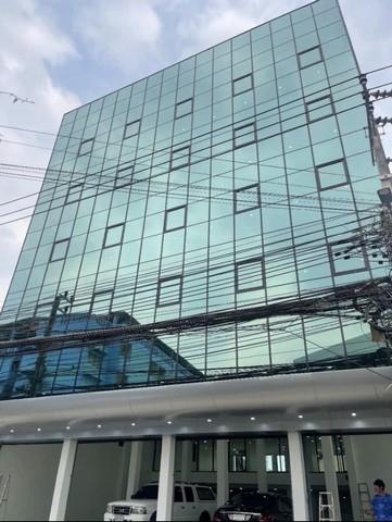 ให้เช่าอาคารขนาดใหญ่ 6ชั้น  ติดถนนลาดพร้าว87  พื้นที่ใช้สอย 1700ตารางเมตร พร้อมลิฟต์ตัวใหญ่ เป็นอาคารใหม่ เดินทางสะดวกได้หลายทาง