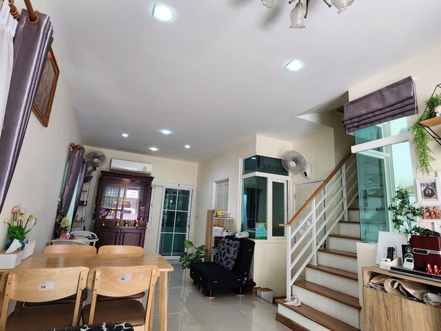 ขายทาวน์โฮมโกลด์เด้น พระราม 2 เนื้อที่ 25.5 ตรว. โครงการอยู่บนซอยวัดพันท้ายนรสิงห์ ปากซอยจะเป็นถนนพระราม 2  อ.เมืองสมุทรสาคร จ.สมุทรสาคร