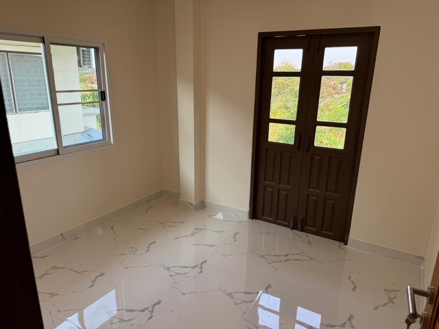 ขายทาวน์เฮ้าส์ 2 ชั้น พร้อมอยู่ มีทั้งหมด 3 หลัง มบ. เมืองประชาหทัยราษฎร์ 35 คลองสามวา