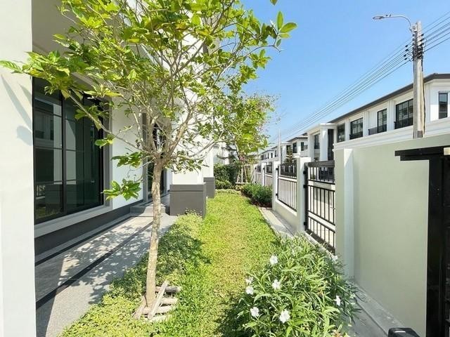 ขายโกดังขนาด 8026 ตรม. เนื้อที่ 9-1-43 ไร่ พานทอง ชลบุรี