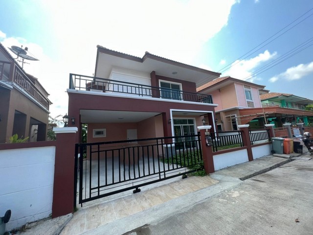    รายละเอียดเพิ่มเติม Code ID : AP 0407 ขาย   3,800,000   บาท- ขนาดพื้นที่ : 50 ตร.ว.- จำนวนห้อง : 3 ห้องนอน 3 ห้องน้ำ - ที่จอดรถ :   1   พิกัดทรัพย์ :   https://maps.app.goo.gl/SgEXh31YAPPQJagYA สถานที่ใกล้เคียง  -โรงพยาบาลบางพลี, วัดบางโฉลงใน พระอารามหลวง -บิ๊กซี สาขาบางพลี, มหาวิทยาลัยหัวเฉียวเฉลิมพระเกียรติ  -โรงเรียนนานาชาติคอนคอร์เดียน สอบถามเพิ่มเติม/นัดชมโทร. 097-419-5982(พลอย)โทร. 096-932-4624(ออมสิน)Line : @panaya (มี@ด้านหน้า)ปรึกษาสินเชื�