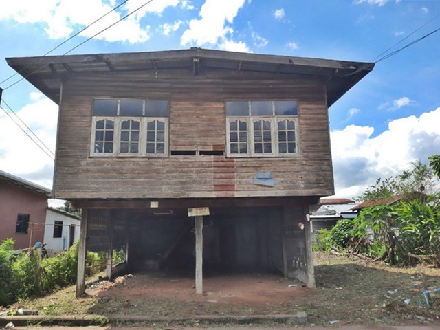    รายละเอียดเพิ่มเติม Code ID : PAP7-0503 ขาย  633,000 บาท- ขนาดพื้นที่ : 125.2 ตรว.- พื้นที่ใช้สอย : 196.75 ตรม. - จำนวนห้อง :  2 ห้องนอน 2 ห้องน้ำ- ที่จอดรถ :   1 คัน   - บ้านหันไปทางทิศ : เหนือ  พิกัดทรัพย์ :  https://maps.app.goo.gl/xtu1G1D1FXMeY1Gf7   สถานที่ใกล้เคียง  - โรงเรียนบ้านดอนเกล็ด - วัดป่าไร่ม่วงเหนือ - วัดป่าวิเวการาม  - โรงเรียนบ้านวังคูณสอบถามเพิ่มเติม/นัดชมโทร. 097-419-5982(พลอย)โทร. 096-932-4624(ออมสิน)Line : @panaya (มี@ด้านหน้า)ปรึกษาสินเชื�