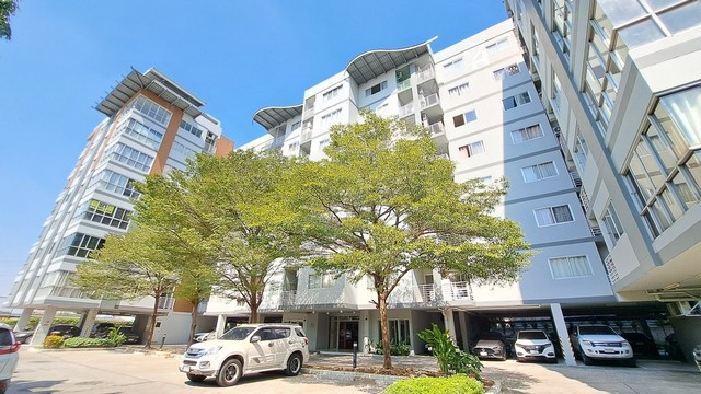    รายละเอียดเพิ่มเติม Code ID :  AK 0414 ขาย   1,292,000   บาท- พื้นที่ใช้สอย : 32.43 ต.ร.ม. - จำนวนห้อง : 1 ห้องนอน 1 ห้องน้ำ - ชั้น : 6    - อาคาร : A พิกัดทรัพย์ :  https://maps.app.goo.gl/F1varM7DRa7wybsV9  สถานที่ใกล้เคียง  -เทสโก้ โลตัส ศรีนครินทร์,สถานีรถไฟฟ้า BTS แบริ่ง 8 กม. สอบถามเพิ่มเติม/นัดชมโทร. 097-419-5982(พลอย)โทร. 096-932-4624(ออมสิน)Line : @panaya (มี@ด้านหน้า)ปรึกษาสินเชื่อฟรี One Stop Service ดูแลตั้งแต่ต้นจนจบบริษัท ปณยาคิดดี จำกัด