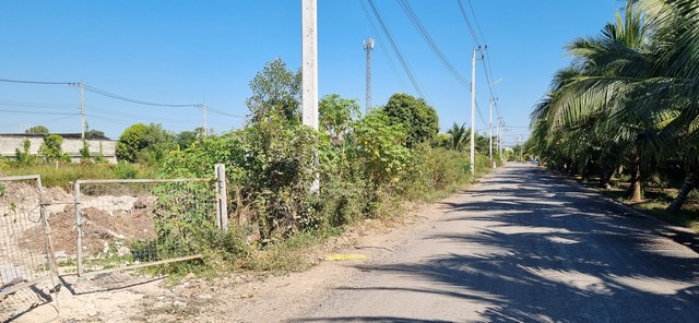 ขายที่ดิน สร้างบ้าน สร้างโกดัง  ทำบ้านสวนได้ เนื้อที่  1  ไร่ที่ดิน 1 ไร่ (400 ตรว.)  ซอยคลองห้าตะวันตก 46 ต.คลองห้า อ.คลองหลวง จ.ปทุมธานีตารางวาละ  7,000 บาทราคาทั้งแปลง  2,800,000 บาท (สองล้านแปดแสนบาทถ้วน)ที่ดินตั้งอยู่บนทำเลที่ดี  มีอนาคต ติดถนนลาดยางสาธารณะกว้าง 5 เมตรจากถนนรังสิต-นครนายกเลียบคลองห้า  ฝั่งตะวันตกไปประมาณ 13 กิโลเมตรเข้าซอยคลองห้าตะวันตก 46 ประมาณ 200 เมตร ที่ดิ