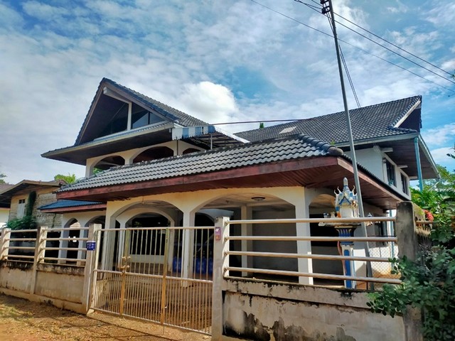   รายละเอียดเพิ่มเติม Code ID :  PAP7-0558  ขาย  2,300,000  บาท- ขนาดพื้นที่ :  106 ตรว.- พื้นที่ใช้สอย :  510 ตรม.  - จำนวนห้อง :   3 ห้องนอน 2 ห้องน้ำ- ที่จอดรถ :   2 คัน   - บ้านหันไปทางทิศ : ตะวันตกเฉียงเหนือ พิกัดทรัพย์ : https://maps.app.goo.gl/8FAqya6ENJtVuck1A    สถานที่ใกล้เคียง  -  วัดศรีสว่าง -  โรงพยาบาลนาหว้า -  โรงเรียนบ้านนาหว้า -  วัดธาตุประสิทธิ์ นครพนมสอบถามเพิ่มเติม/นัดชมโทร. 097-419-5982(พลอย)โทร. 096-932-4624(ออมสิน)Line : @panaya (มี@ด้านหน้า)ปรึ�