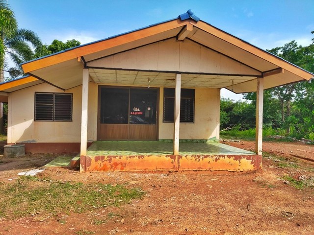 รายละเอียดเพิ่มเติม Code ID :  PAP4-0553 ขาย  2,200,000  บาท- ขนาดพื้นที่ :  991 ตรว.- พื้นที่ใช้สอย :   333 ตรม.- จำนวนห้อง :  2 ห้องนอน 1 ห้องน้ำ- ที่จอดรถ :   1 คัน    - บ้านหันไปทางทิศ :  ตะวันตกเฉียงเหนือ พิกัดทรัพย์ :  https://maps.app.goo.gl/UEczkRzWsWpmjkNCA   สถานที่ใกล้เคียง  -  โรงพยาบาลนาทม -  โรงเรียนบ้านหมูม้น นครพนม -  โรงเรียนบ้านโคกศรี -  วัดสิงห์ทองสอบถามเพิ่มเติม/นัดชมโทร. 097-419-5982(พลอย)โทร. 096-932-4624(ออมสิน)Line : @panaya (มี@ด้านหน้า)ปรึก�