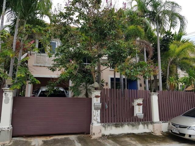    รายละเอียดเพิ่มเติม Code ID : AL 0187 ขาย   2,755,000   บาท- ขนาดพื้นที่ : 50.2 ตร.ว.- พื้นที่ใช้สอย :  150 ตร.ม.- จำนวนห้อง : 3 ห้องนอน 2 ห้องน้ำ- ที่จอดรถ :    1  พิกัดทรัพย์ :   https://maps.app.goo.gl/yGCJGaPswCDe5sZ17 สถานที่ใกล้เคียง  -บิ๊กซี, โลตัส,โรงเรียนสารสาสน์วิเทศ -โรงพยาบาลบางมด,จุดชมวิวทะเลกรุงเทพฯ,  -ป้อมพระจุลจอมเกล้า,ม.พระจอมเกล้าธนบุรี  -โรงเรียนสวนกุหลาบวิทยาลัยธนบุรี สอบถามเพิ่มเติม/นัดชมโทร. 097-419-5982(พลอย)โทร. 096-9