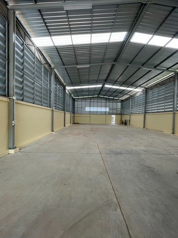  ให้เช่าโกดัง  360 ตารางเมตรประตูม้วนไฟฟ้า  มีออฟฟิศ  ถนนคลอง 14 ต.บึงคอไห อ.ลำลูกกา 