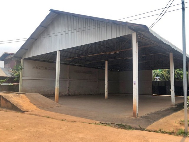   รายละเอียดเพิ่มเติม Code ID :  PAP6-0125 ขาย 600,000   บาท- ขนาดพื้นที่ :  106 ตรว.- พื้นที่ใช้สอย :  290 ตรม.- อู่ซ่อมรถ- บ้านหันไปทางทิศ ตะวันออกเฉียงเหนือ พิกัดทรัพย์ :   https://maps.app.goo.gl/qT4K1dhmBWn2DWQ28 สถานที่ใกล้เคียง  -  โรงเรียนบ้านนาคอย -  โรงเรียนบ้านสนามบิน  -   วัดบ้านสนามบิน -  วัดป่าหนองแหวน บ้านนาคอยสอบถามเพิ่มเติม/นัดชมโทร. 097-419-5982(พลอย)โทร. 096-932-4624(ออมสิน)Line : @panaya (มี@ด้านหน้า)ปรึกษาสินเชื่อฟรี One Stop Service ดูแลตั้