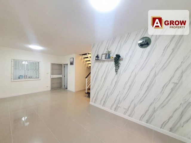 ม.พฤกษา 74/3.  ซ.ทรัพบุญชัย  บ้านรีโนเวทใหม่พร้อมเข้าอยู่