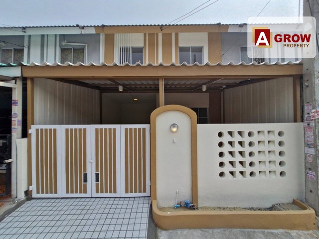 ม.พฤกษา88 นิคมบางปู-แพรกษา ถนนเมนรีโนเวทพร้อมอยู่ ทำเลค้าขายได้ อยู่อาศัยดี แถมเฟอร์นิเจอร์พร้อมอยู่ ที่ตั้ง : ต.แพรกษา อ.เมืองสมุทรปราการ จ.สมุทรปราการ 10280รหัสทรัพย์ : AGT00444ราคาขาย : 2,190,000 บาทรายละเอียด- ทาวน์เฮ้าส์ 2 ชั้น ถนนเมน- เนื้อที่ : 17.4 ตรว.- ห้องนอน : 3- ห้องน้ำ : 2- 1 ห้องครัว- 1ห้องโถง- จอดรถ : 1จุดเด่น : - บ้านรีโนเวทพร้อมเข้าอยู่ ทำหลังคาหน้าบ้านใหม่ ปูกระเบื้องใหม่ทั้งห