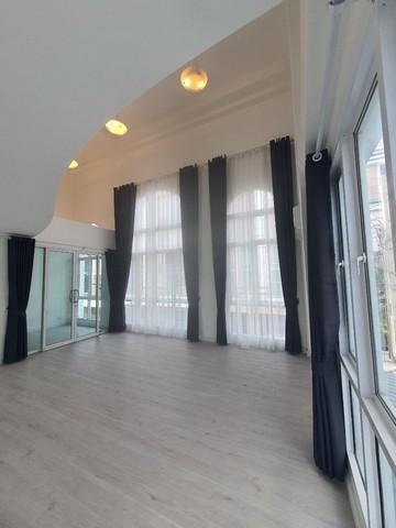 พบกับโอกาสทองในการเป็นเจ้าของโฮมออฟฟิศ 3.5 ชั้น พื้นที่ 240 ตร.ม. บนทำเลทองย่านลาดพร้าววังหิน** เหมาะสำหรับธุรกิจที่ต้องการภาพลักษณ์