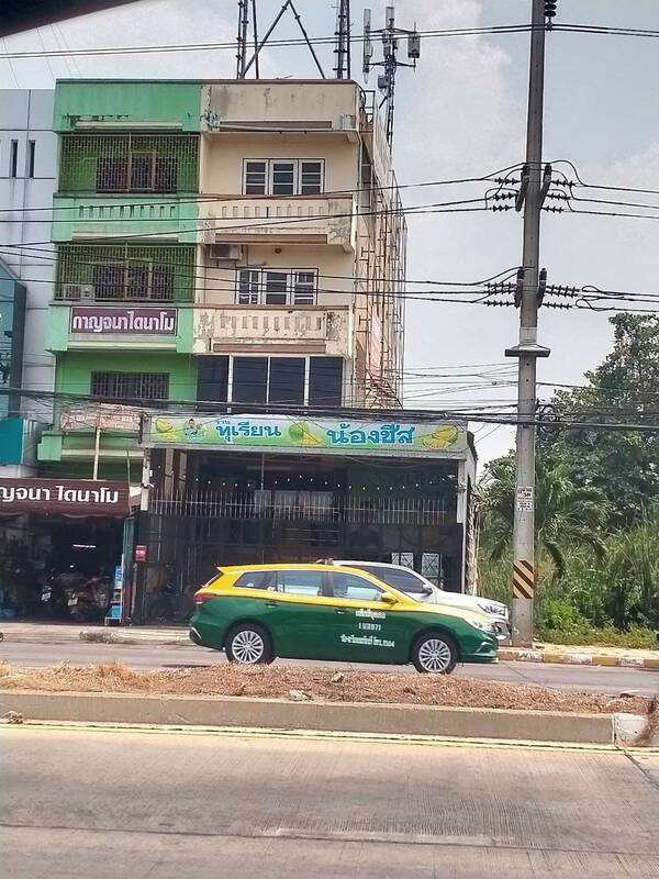 อาคารพาณิชย์ 5 ชั้น ถ.ปทุมกรุงเทพ ต.บางปรอก อ.เมืองปทุมธานี จ.ปทุมธานี