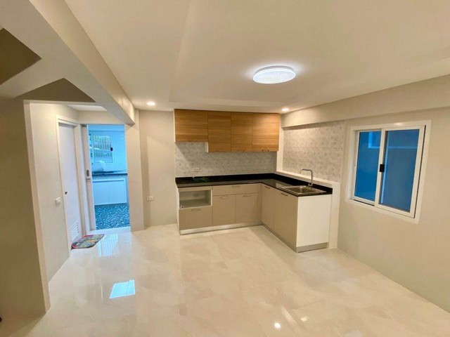 PO573 ให้เช่าทาวน์โฮม ซอยรามคําแหง 117  เหมาะอยู่อาศัย หรือทำการค้า ร้านอาหาร คาเฟ่ ใกล้โฮมโปรรามคำแหง ใกล้เดอะมอลล์บางกะปิ